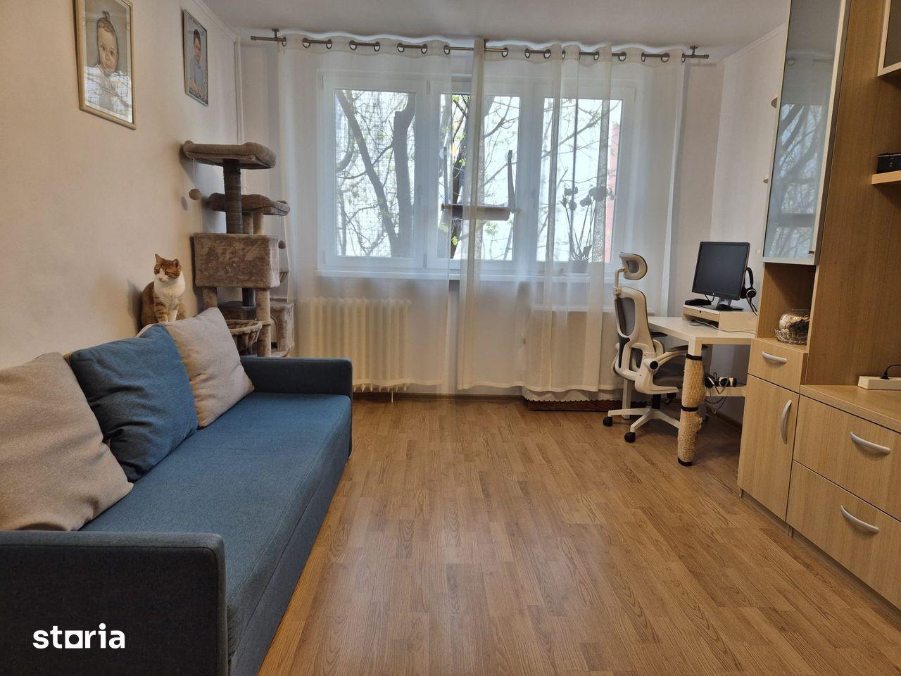 Apartament decomandat cu 4 camere, balcon, centrala, 2 locuri parcare - imagine 1