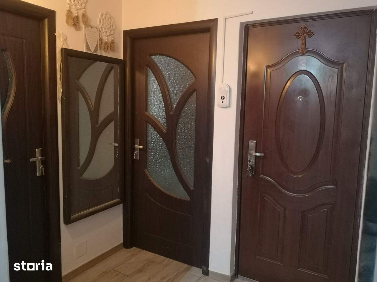 De vanzare apartament cu 3 camere