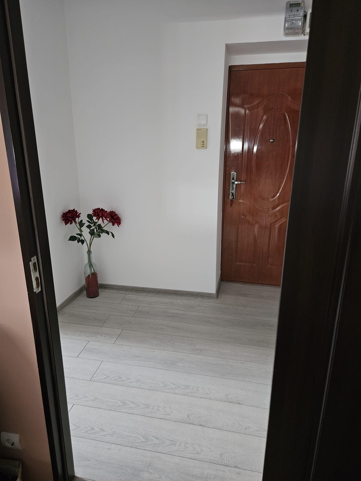 Proprietar, vând apartament cu 2 camere, semidecomandat, situat pe Calea Giulești, în primul bloc de lângă Stadionul Rapid. - imagine 1
