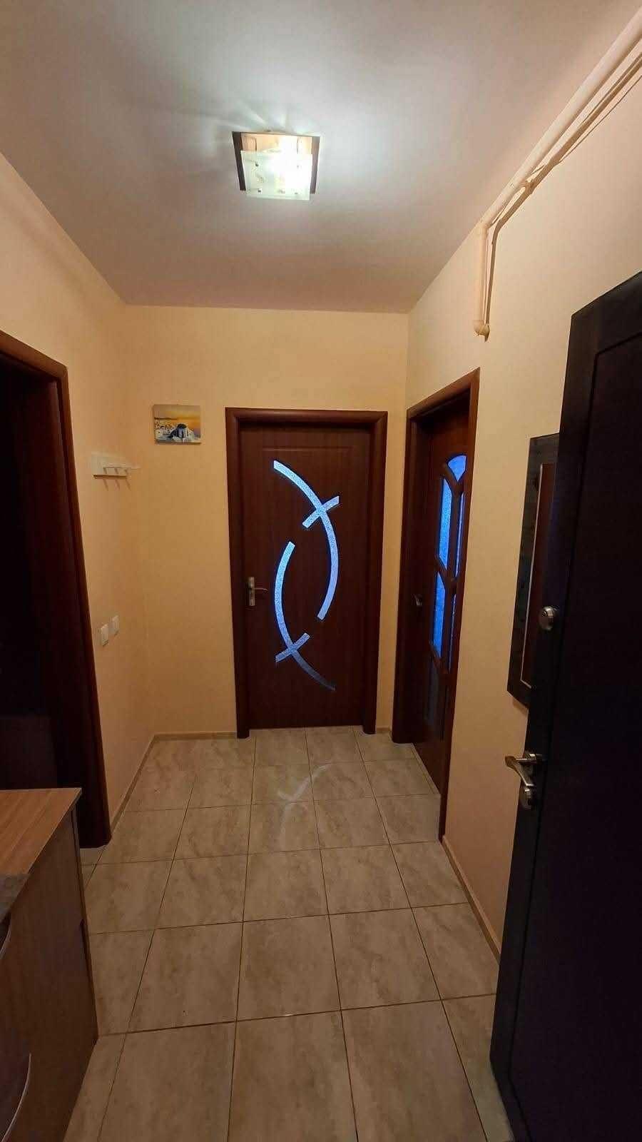 Închiriez apartament semidecomandat metrou Dimitrie Leonida