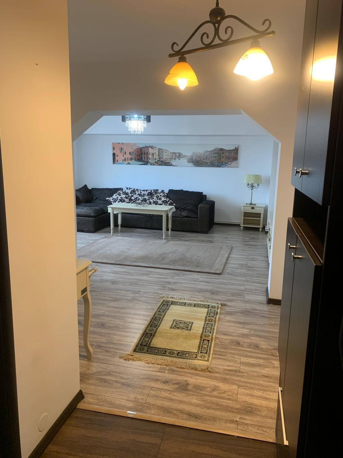 Inchiriez apartament cu 3 camere