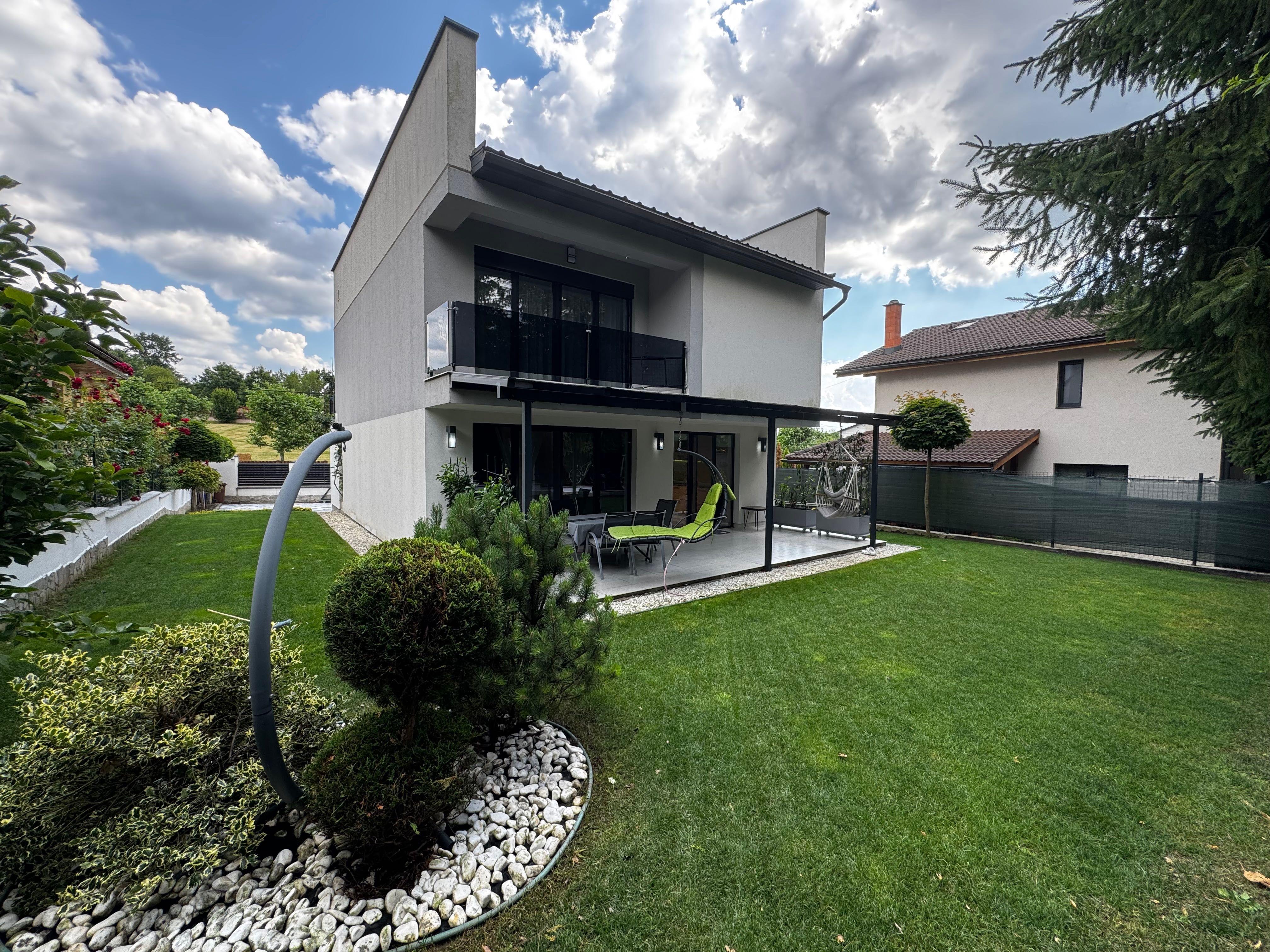 Casă modernă de vânzare lângă Baia Mare