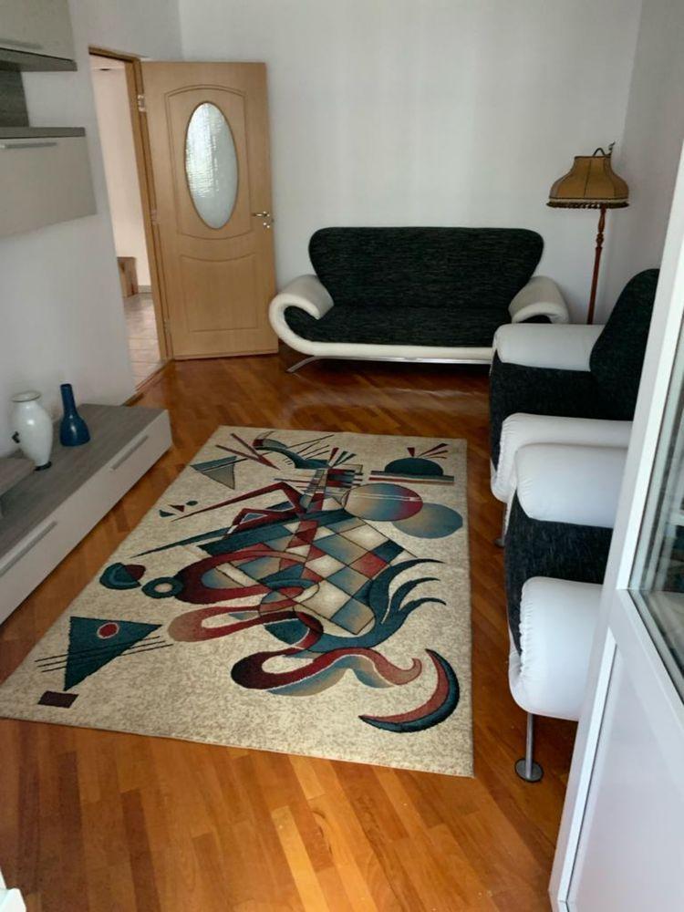 Inchiriez apartament 3 camere in zona centrala