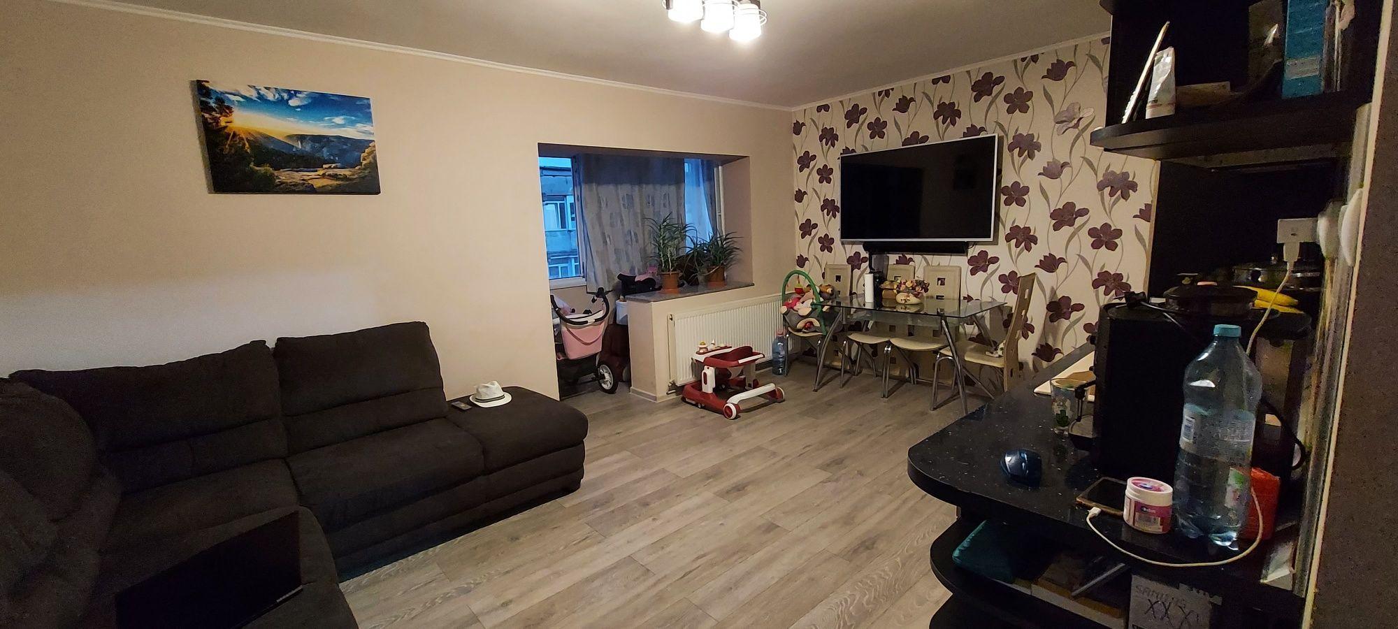 Vand Apartament cu 3 camere Bloc A, Ostroveni,  Centrală