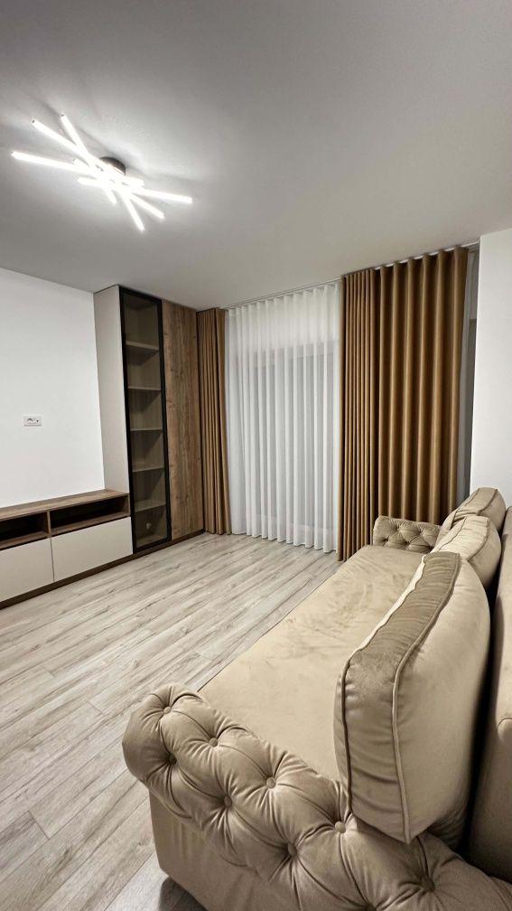 DE INCHIRIAT Apartament cu 3 camere nou,decomandat cu parcare inclusa - imagine 1