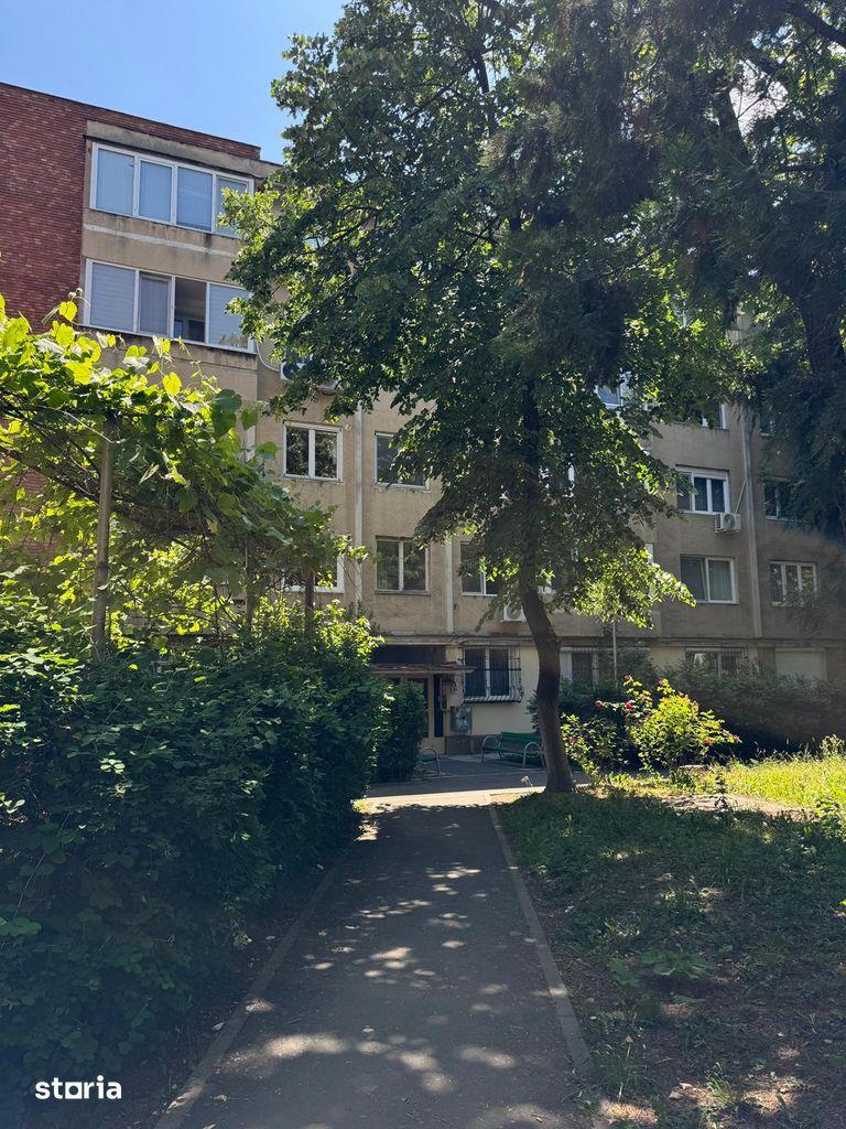 Apartament Arad Podgoria Piata Caius Iacob 2 camere semidecomandat