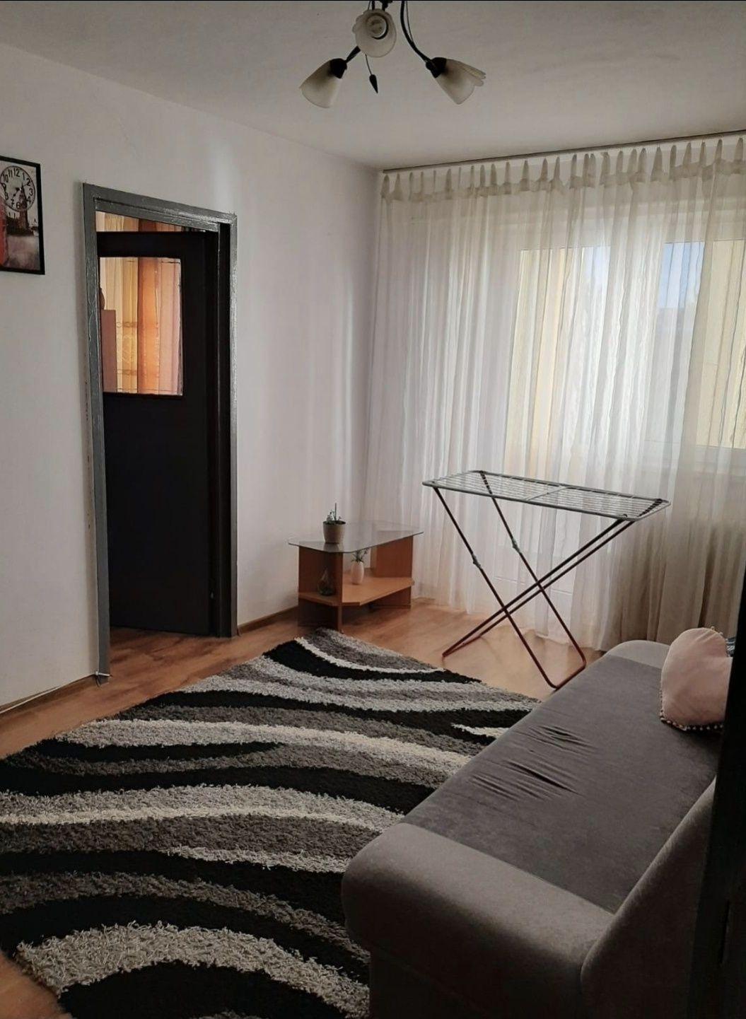 Chirie apartament 2 camere semidecomandat
