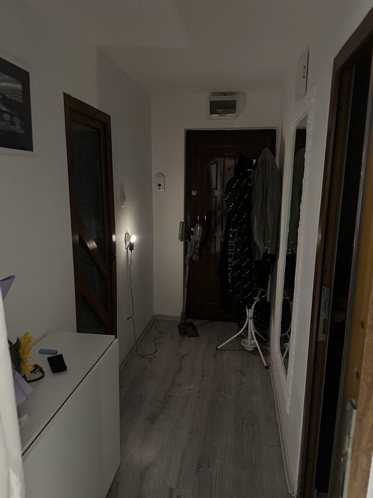Apartament 2 camere / spatiu comercial+ beciuri banca nationala parter