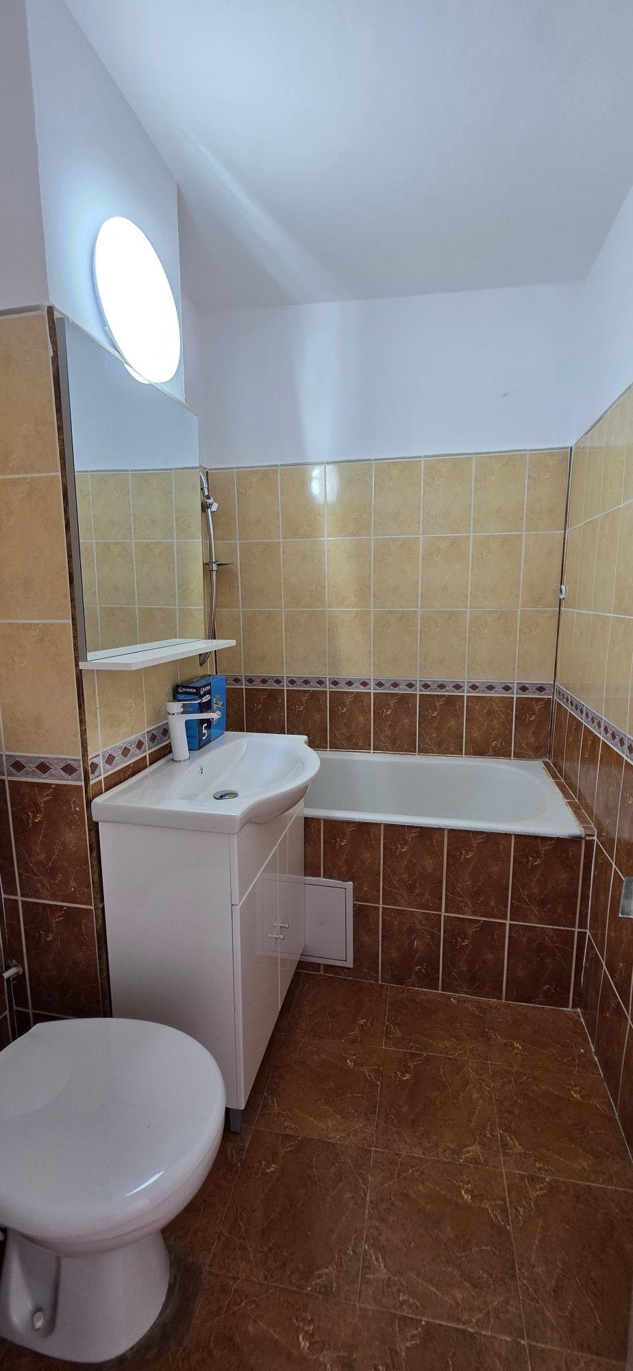 2 camere str.Miron Costin partea spre centru