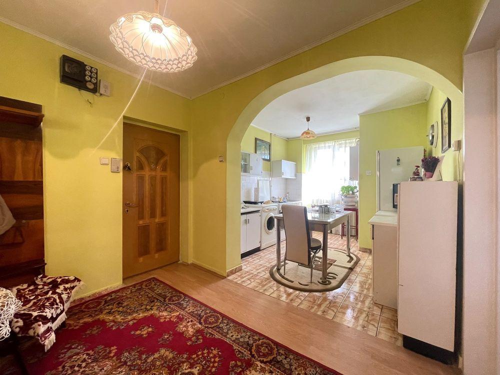 Apartament 3 camere si pivnita - imagine 1