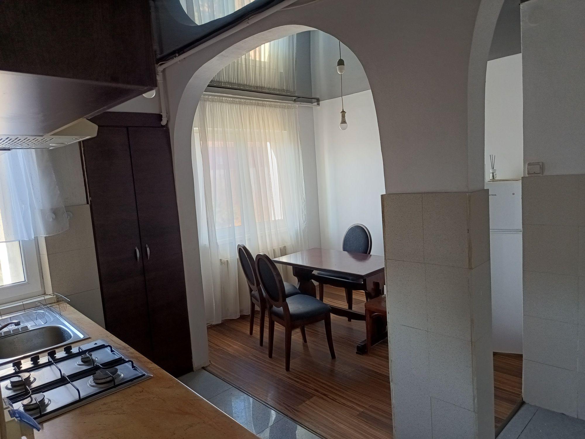 Închiriez apartament in zona luptei