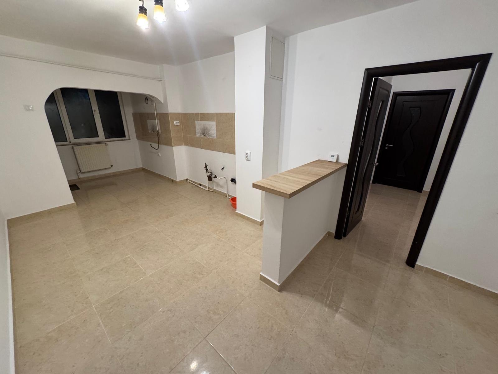 Vand apartament cu 4 camere zona Obcini