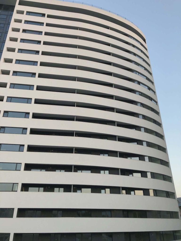 Închiriez apartament trei camere Avanera - imagine 1