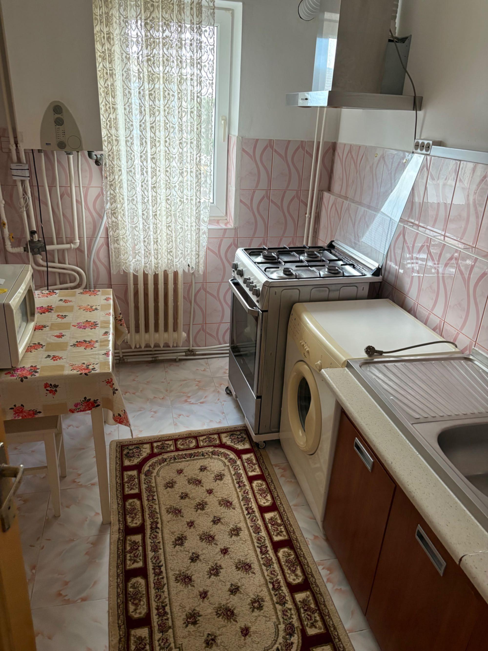 Închiriez apartament