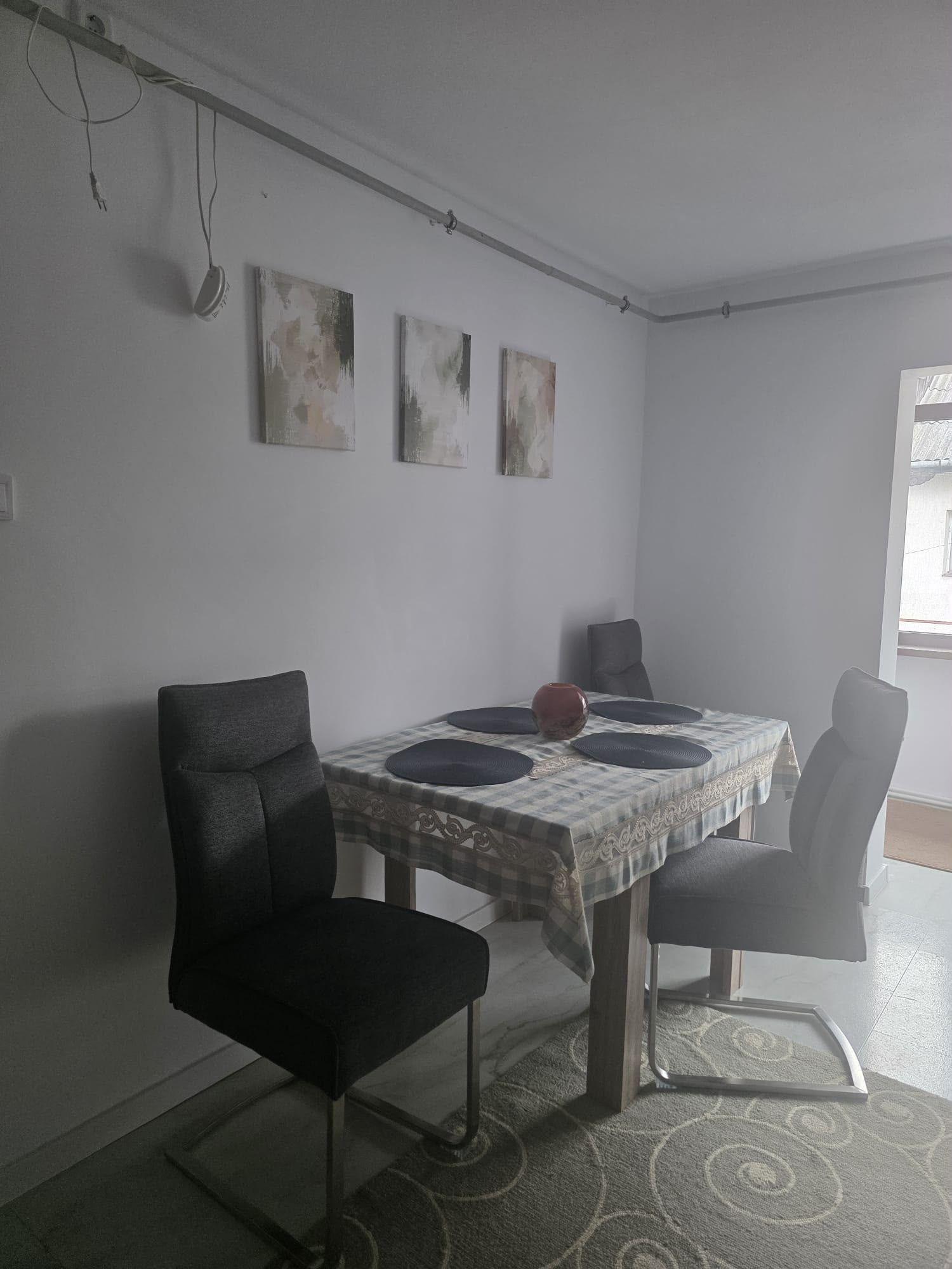 Inchiriez apartament cu 2 camere decomandat zona bazar gata de mutat
