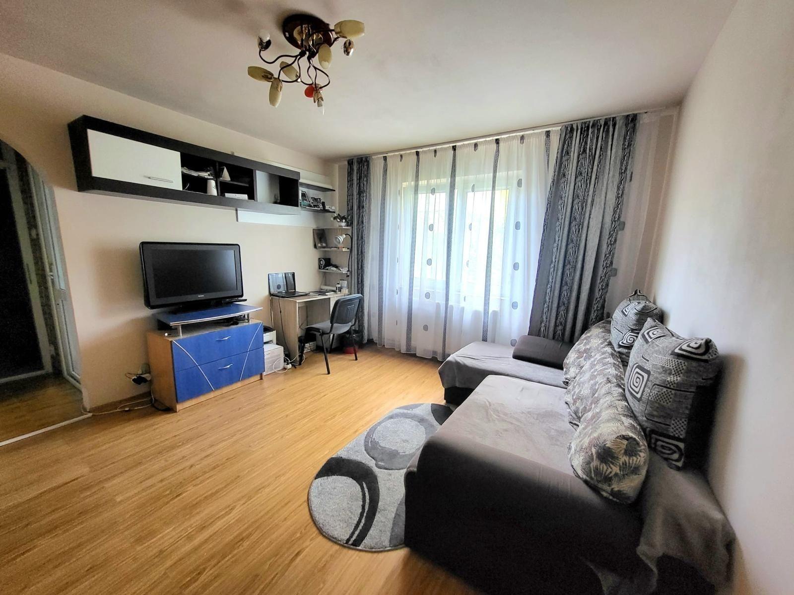 Inchiriez apartament in micro 6