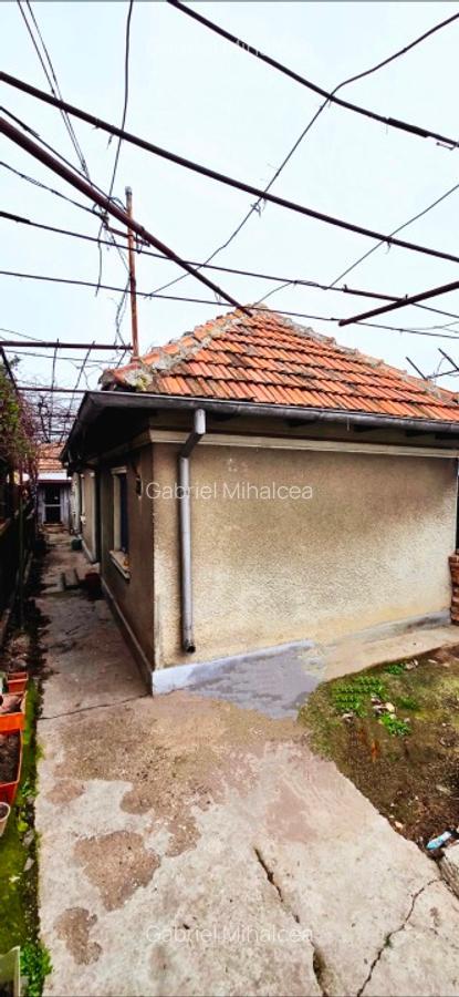 Vând casă bătrânească cu terenul aferent - imagine 1