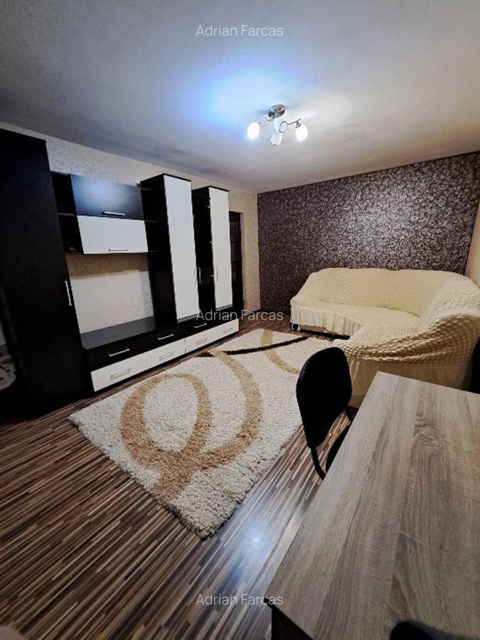 Închiriez apartament 3 camere Mircea cel Batran - imagine 1