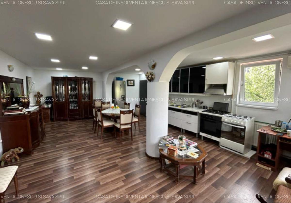 APARTAMENT 3 CAMERE vanzare prin LICITATIE PUBLICA - RISC SEISMIC U3