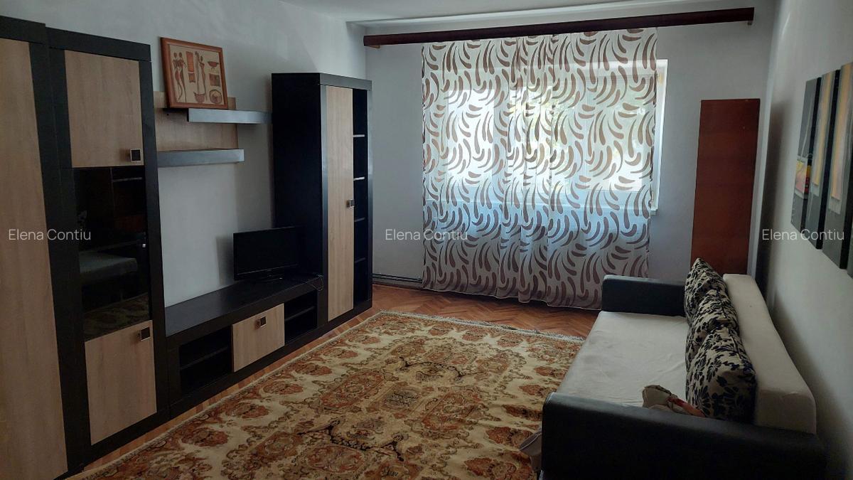 inchiriez apartament cu două camere decomandate,aproape de centru, plus pivniță,