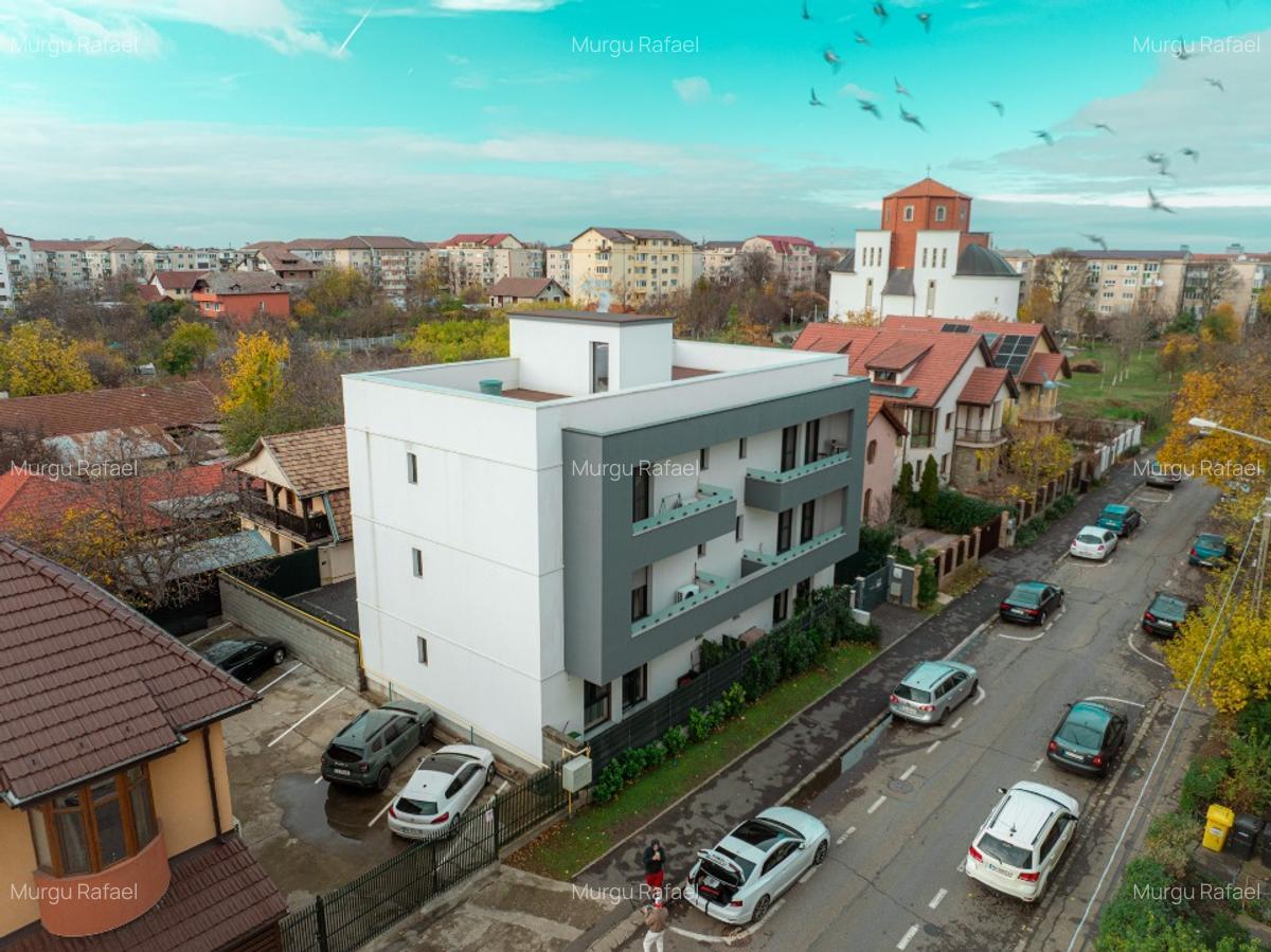 VAND 1/2 CLADIRE CU 6 APARTAMENTE