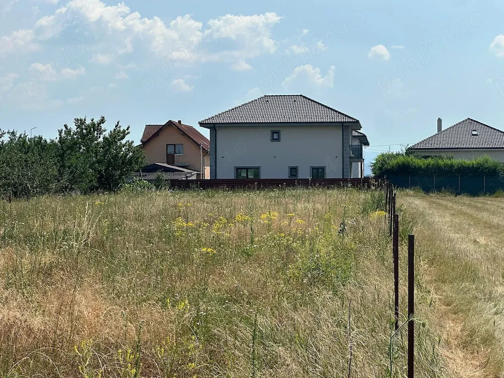Vand teren intravilan jucu de mijloc front 20 m , zona de case noi ,zona str Aviatorilor