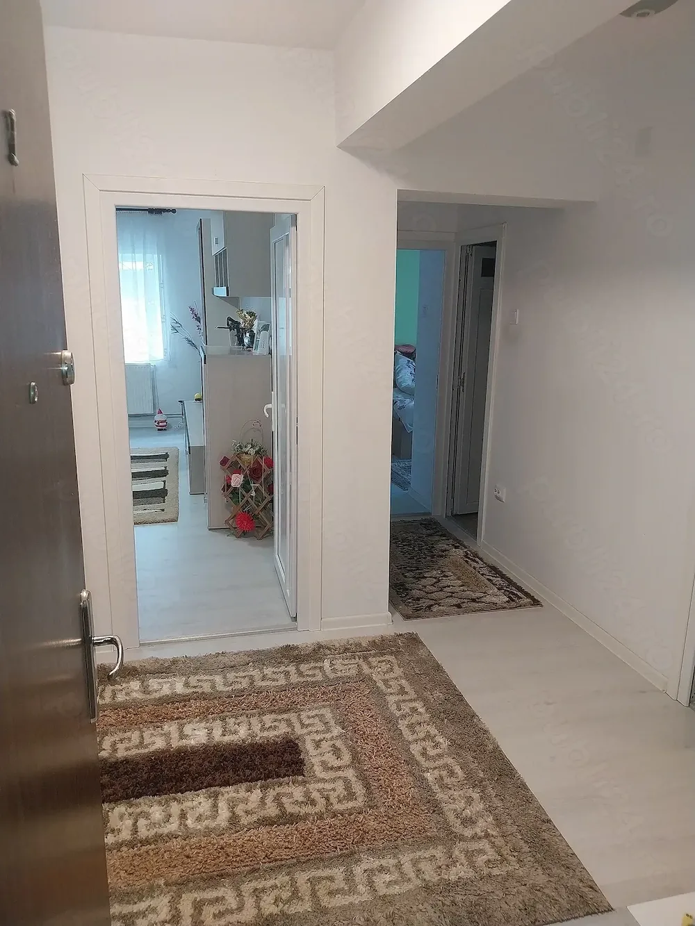 Vand apartament 2 camere Racadau , poze si filmare voi trmite pe whatsapp celor interesati