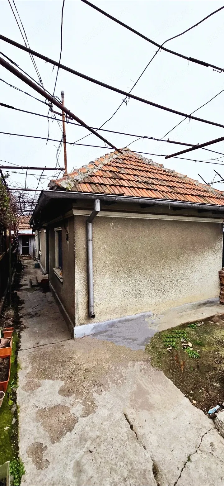 vând casă bătrânească cu terenul aferent, construită în 1961 - imagine 1