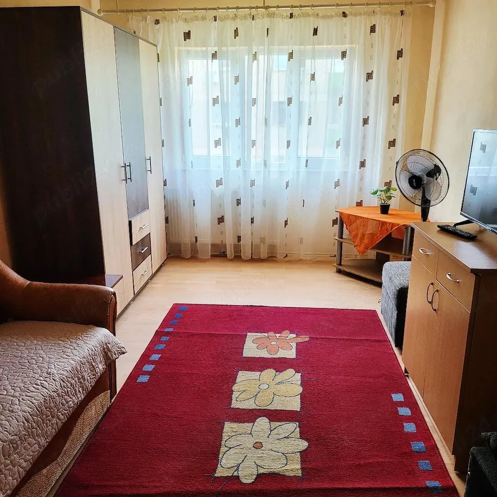 Închiriez apartament 2 camere zona Decebal