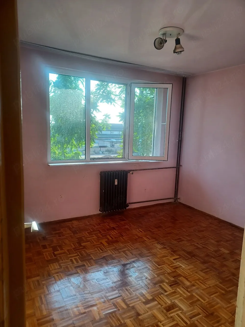 Proprietar, apartament 2 camere,etaj 2 4,zona Stefan cel Mare -Gară( balcon mare+boxă 10mp in CF)