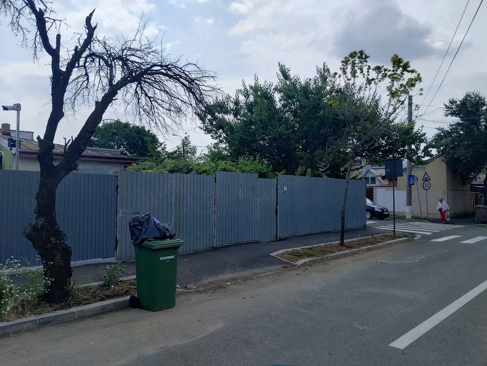 Vând casă cu teren zona Sos.Chitilei, Colosseum