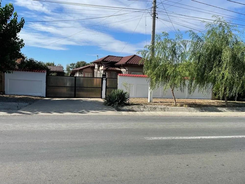 Casa la 13 km fata de statia de metrou Tudor Arghezi