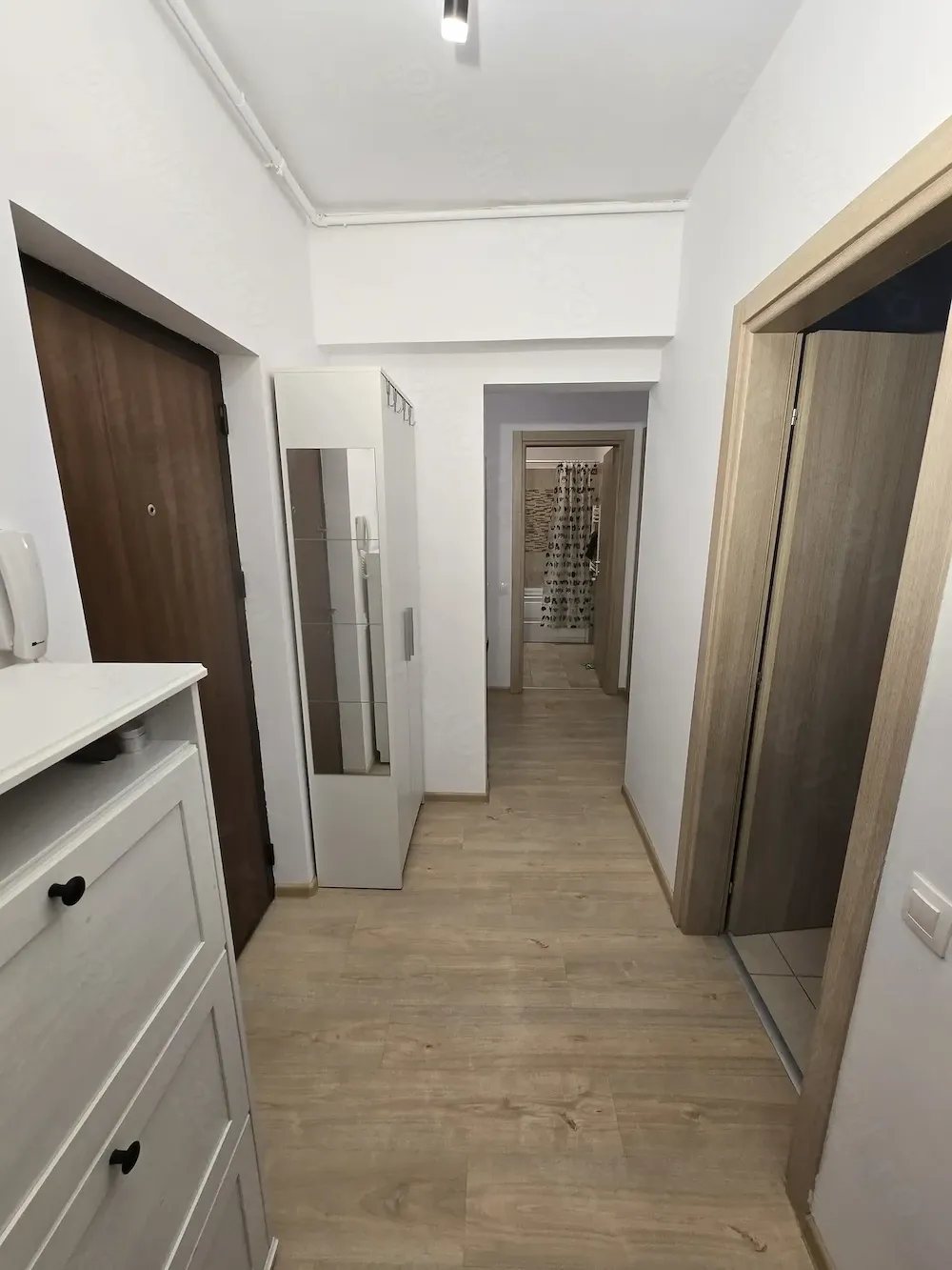 Închiriez apartament 2 camere loc parcare cu stație încărcare auto - Titan, Ilioara, Fizicienilor