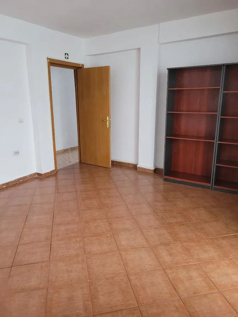 inchiriez apartament 4 camere