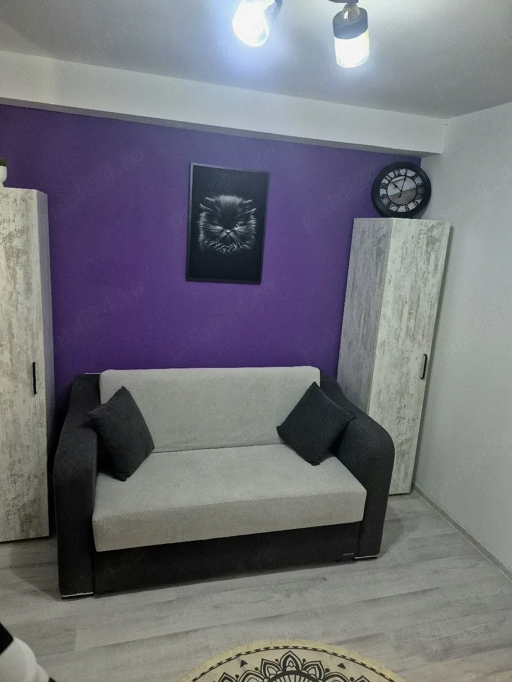 Proprietar, închiriez garsonieră.