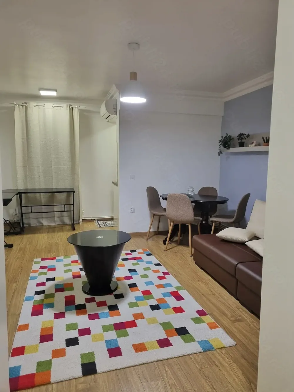 Proprietar închiriez apartament doua camere open space