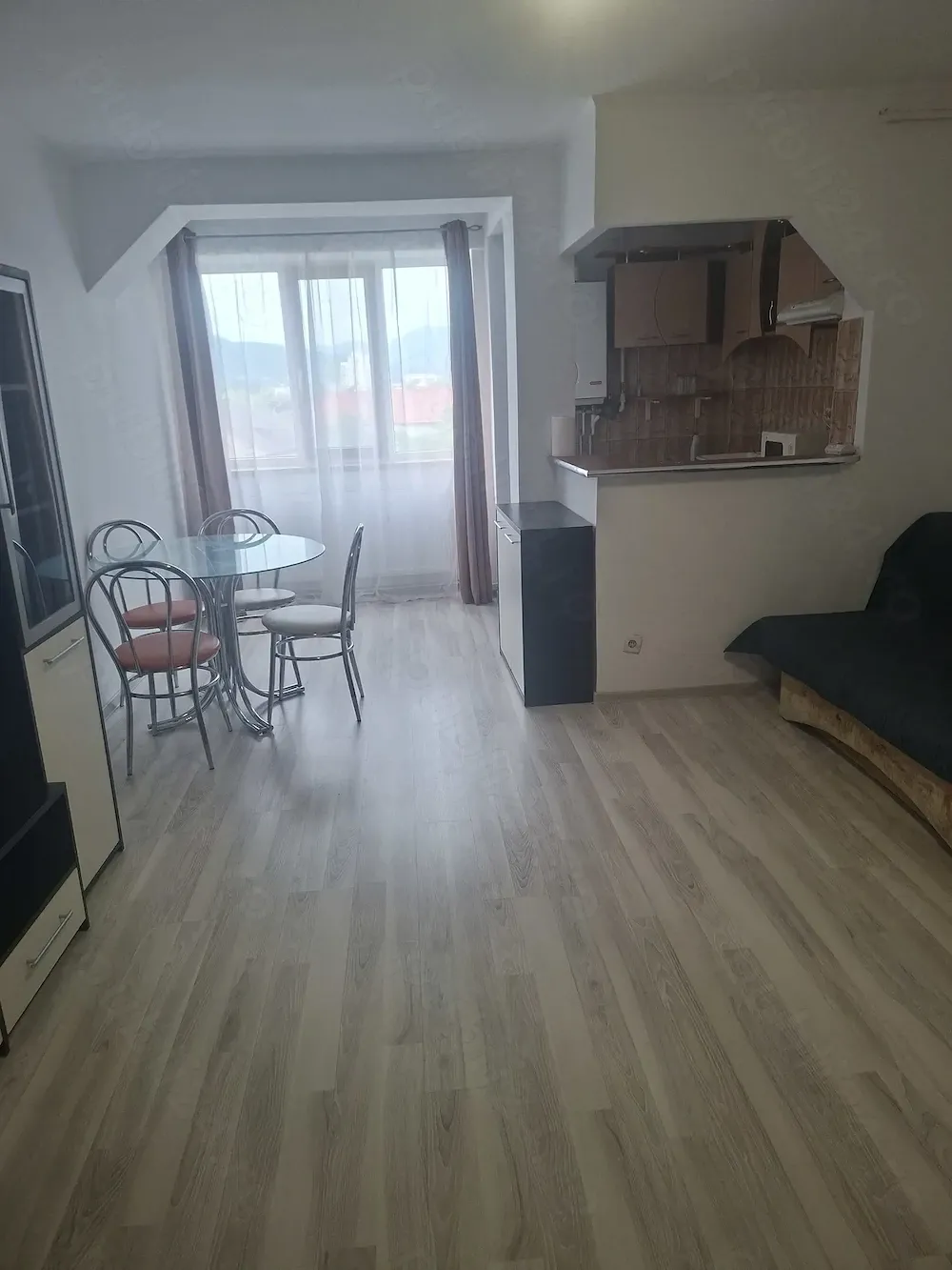 Dau in chirie garsoniera Bdul Republicii, nr. 1, blocul cu Farmacia HELENA