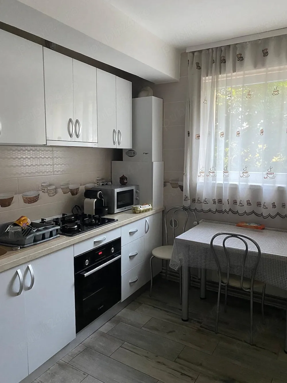 Inchiriez apartament cu 3 camere - imagine 1