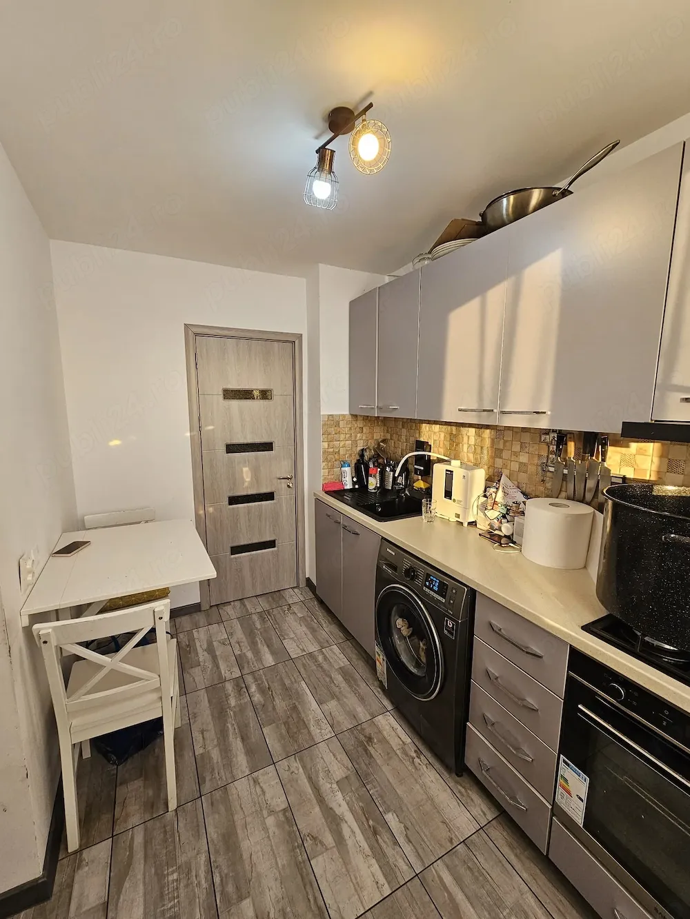 Apartament 3 camere, 68 mp, etaj 4 cu panoramă deosebită, Trivale Complex 2, complet renovat 105.000