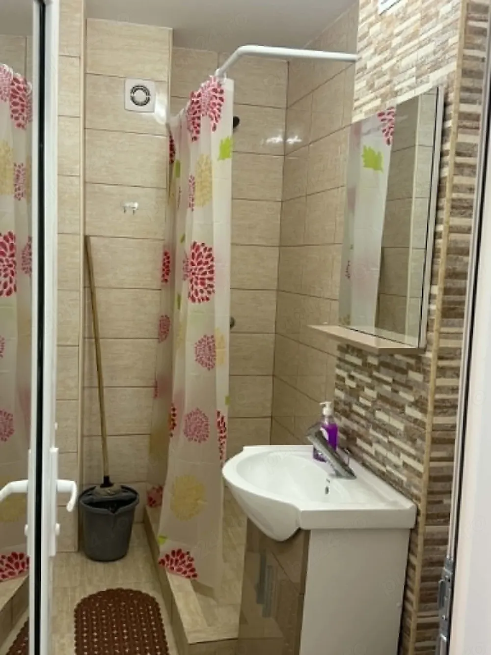 Închiriez apartament et.1, Bloc Salcia, centrul orașului, cartier Mazepa 1 - imagine 1