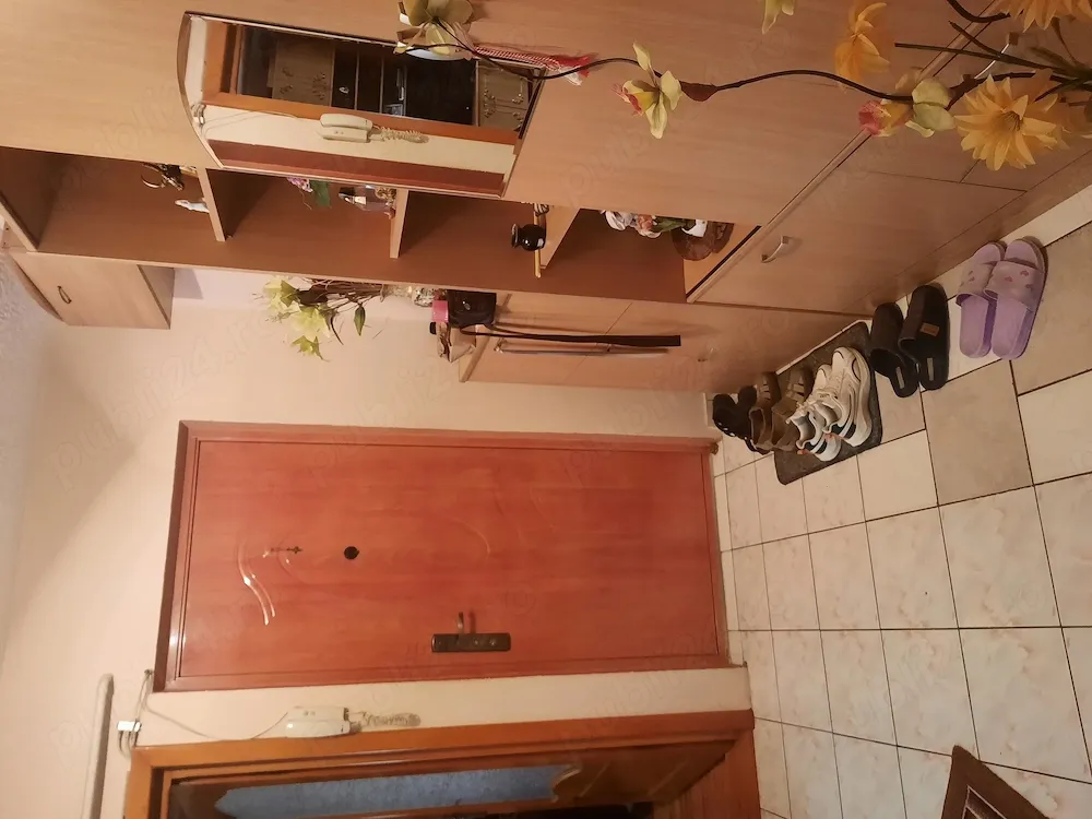 Vind Apartament cu 2 camere, et4 Confort1 decomandat cu pod zona Radu Negru - imagine 1