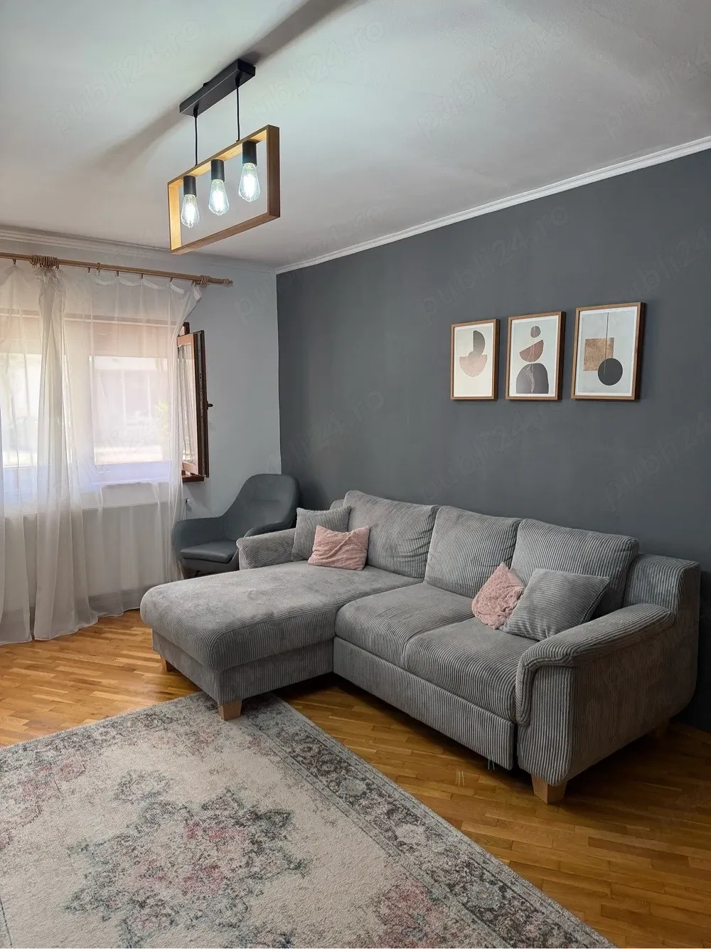 Proprietar, vând apartament, 3 camere,  parter, total decomandat cu centrală proprie pe gaz și climă