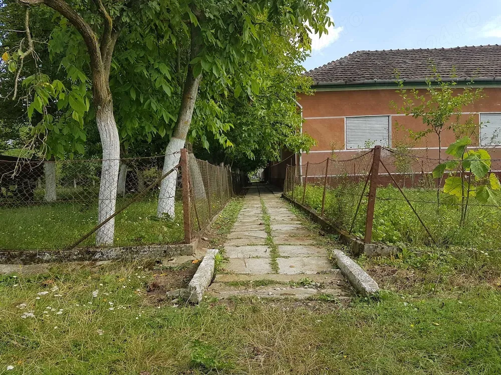 Casa cu gradina de vanzare - imagine 1