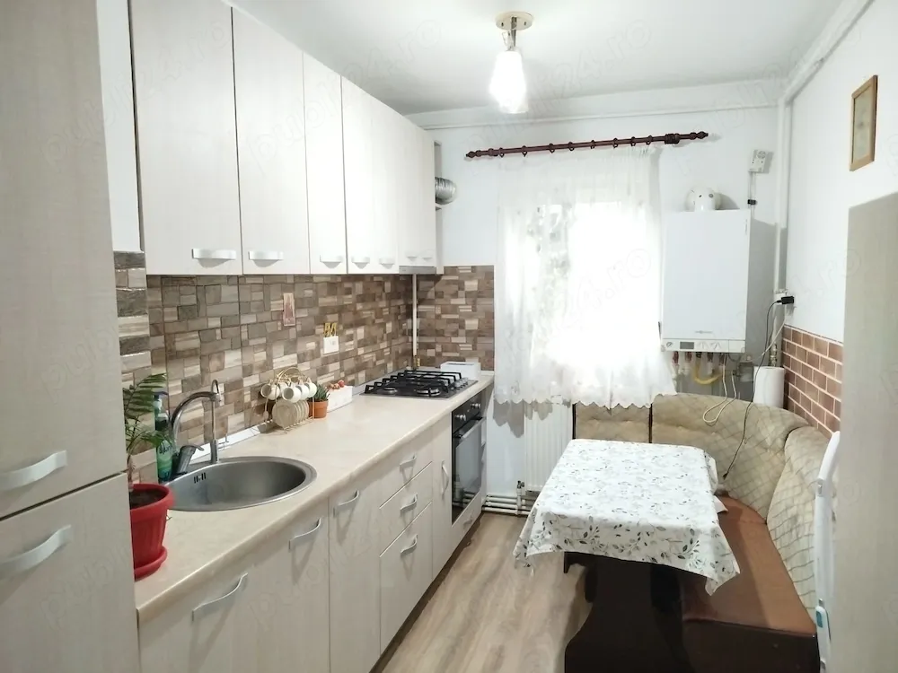 Apartament luminos și economic 56  m  ( Zona - Biserica Sf Epifanie, Spitalul CFR) - imagine 1
