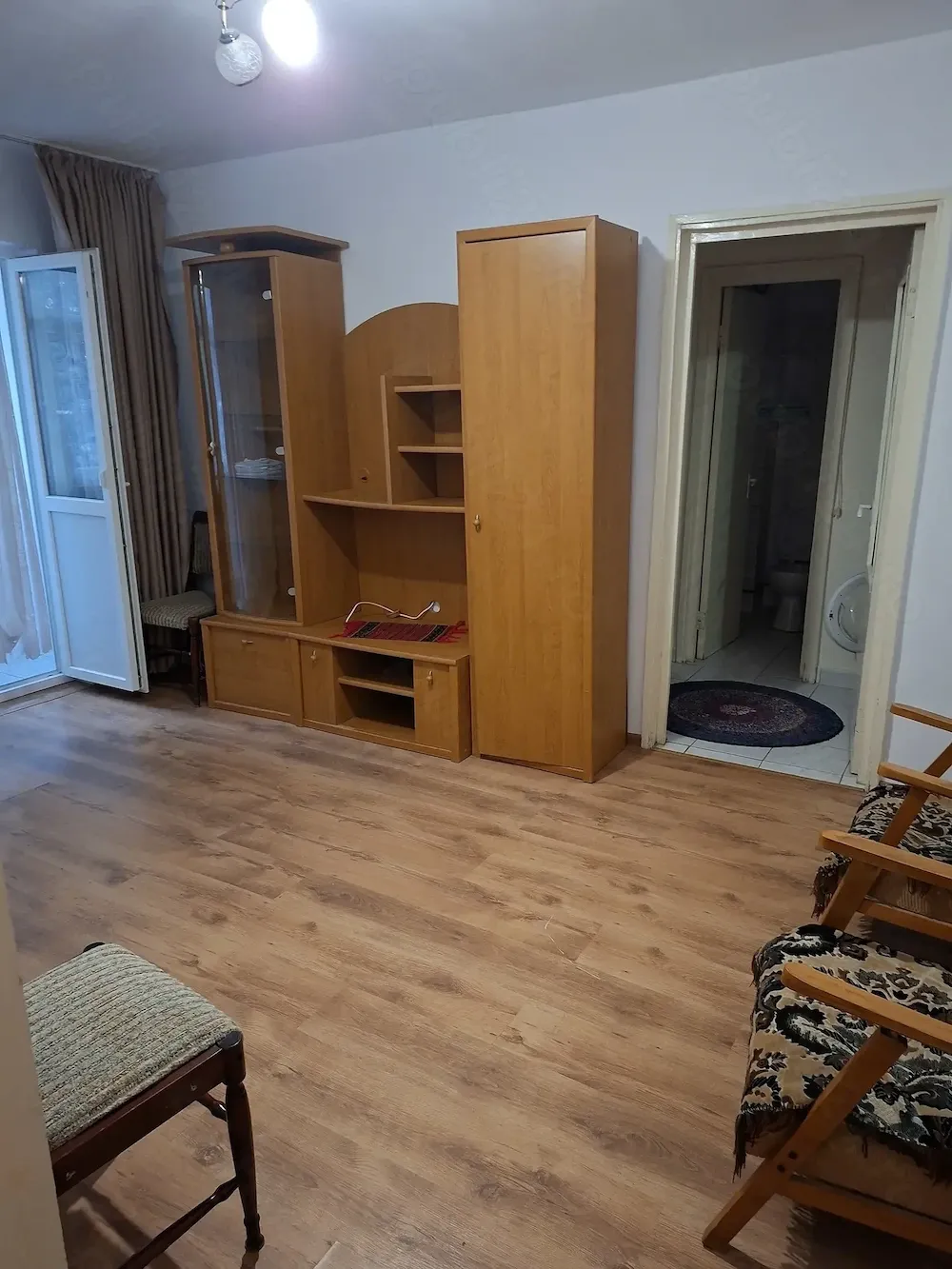 Inchiriez apartament 2 camere semidecomandat