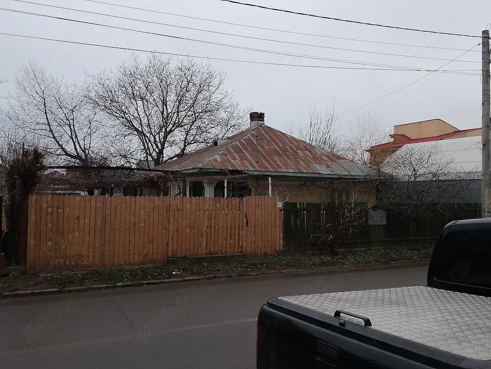 Casa bătrânească cu teren zona Nord Bacau - imagine 1