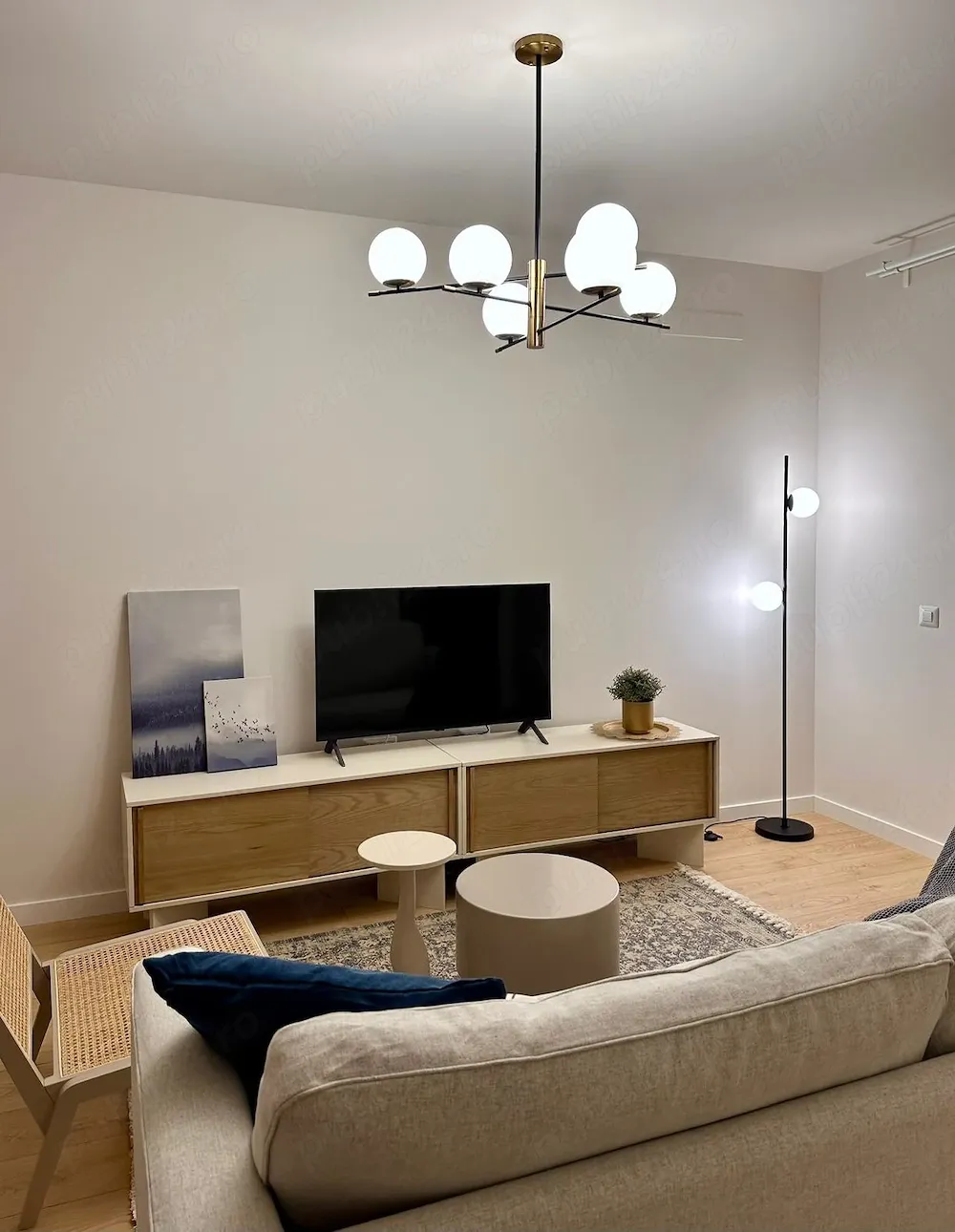 Inchiriez apartament cu 2 camere