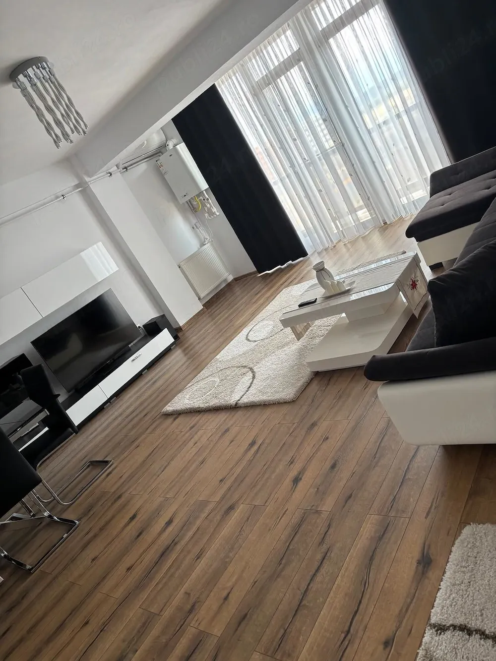 Apartament de vânzare - 3 camere - imagine 1