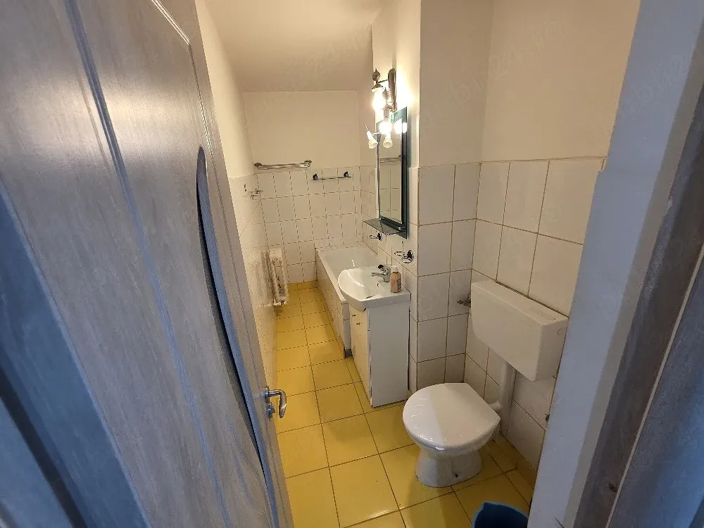 Închiriez ap. 2 camere in spate la MOL
