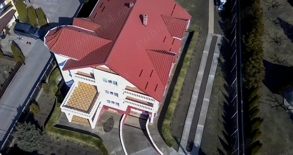 Vilă 525 mp + 3300 mp teren în Botoșani   locuință sau investiție